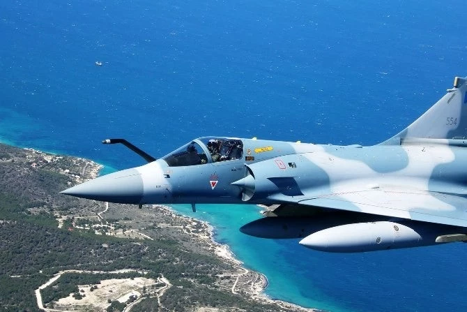 Mirage 2000-5: Ιπτάμενος της ΠΑ εξηγεί τα πάντα για το αεροδρόμιο της Σκύρου